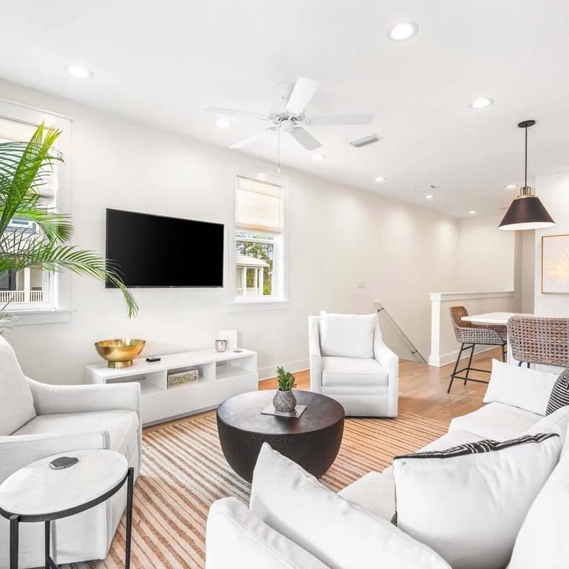 Luxury townhome, Walk to beach, Pool, Sleeps 9